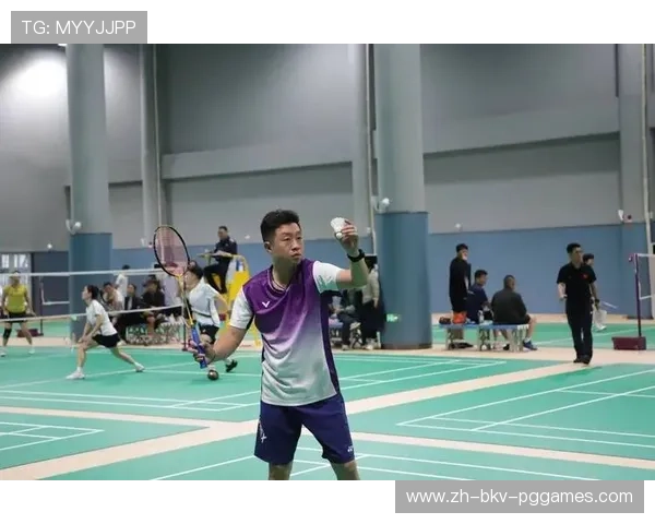 羽毛球推球肖杰